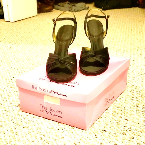 Size 7 Satin Heels! - Picture 1 of 3